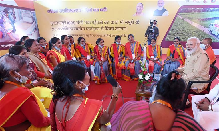 मोदी का प्रयागराज दौरा, महिलाओं के कार्यक्रम में स्वयं सहायता समूहों को 1,000 करोड़ रुपये हस्तांतरित