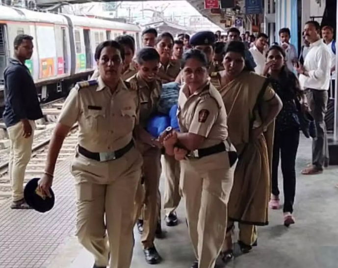 Over 7000 people arrested for traveling illegally in coaches reserved for women
