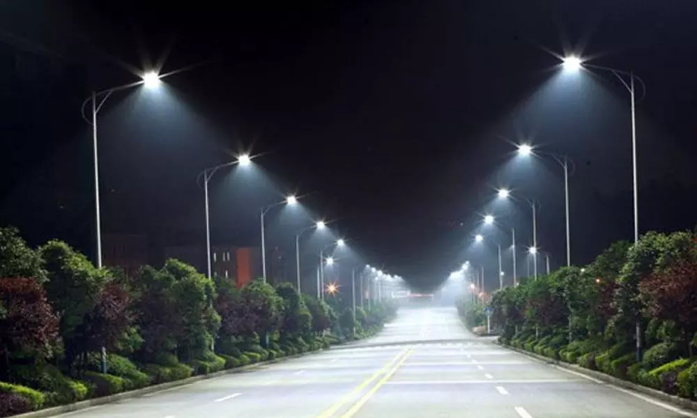 Municipal commissioner strict about street lights,