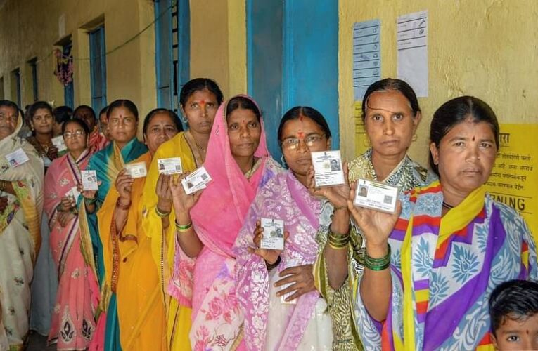 मतदान केंद्रों पर मतदाताओं के लिए मोबाइल डिपॉजिट सुविधा, प्रचार मानदंडों में भी संशोधन