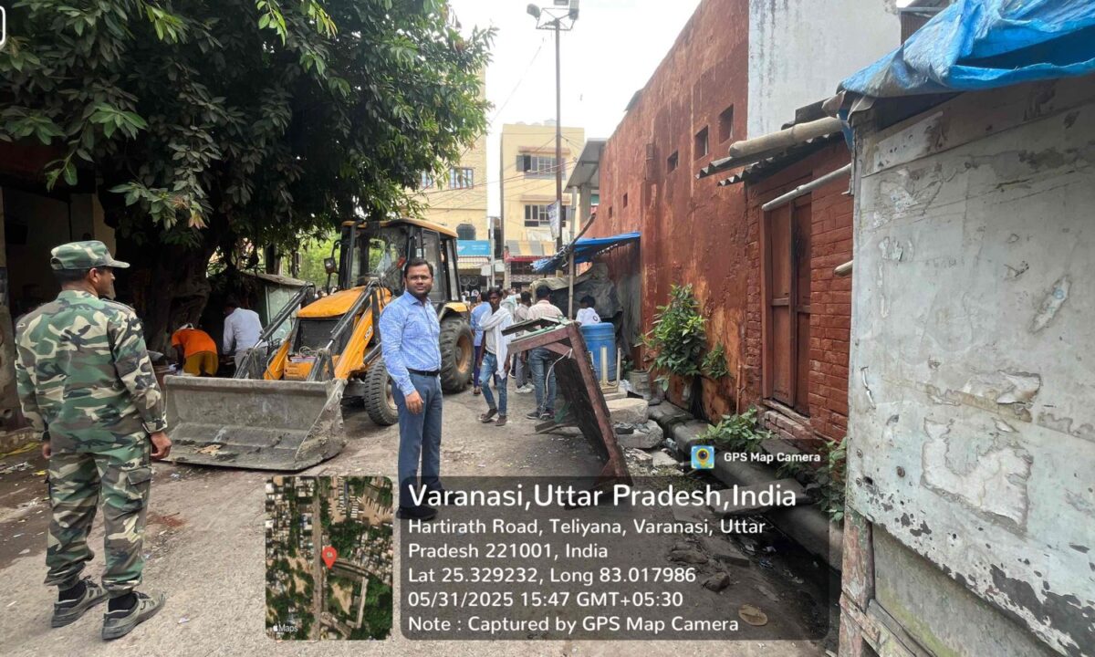 Municipal corporation's crackdown on encroachment Bulldozers ran on the second day as well, ₹75 thousand fine collected