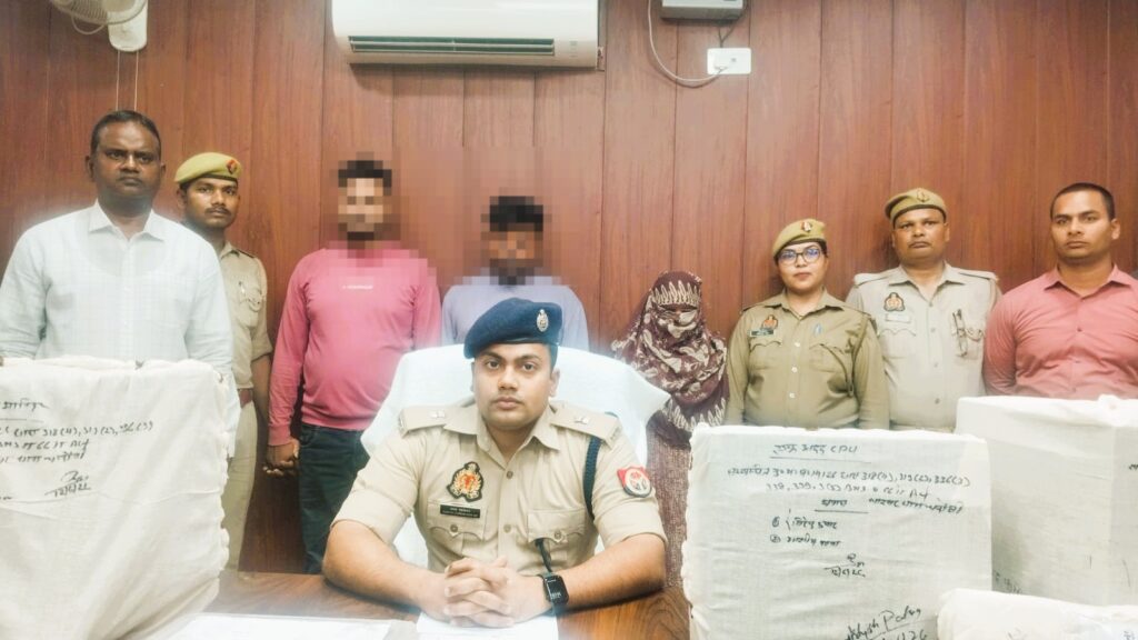 Major crackdown by Chandauli Cyber ​​Police: Inter-state gang busted for swindling crores by running a fake micro-finance company; two men and one woman arrested.