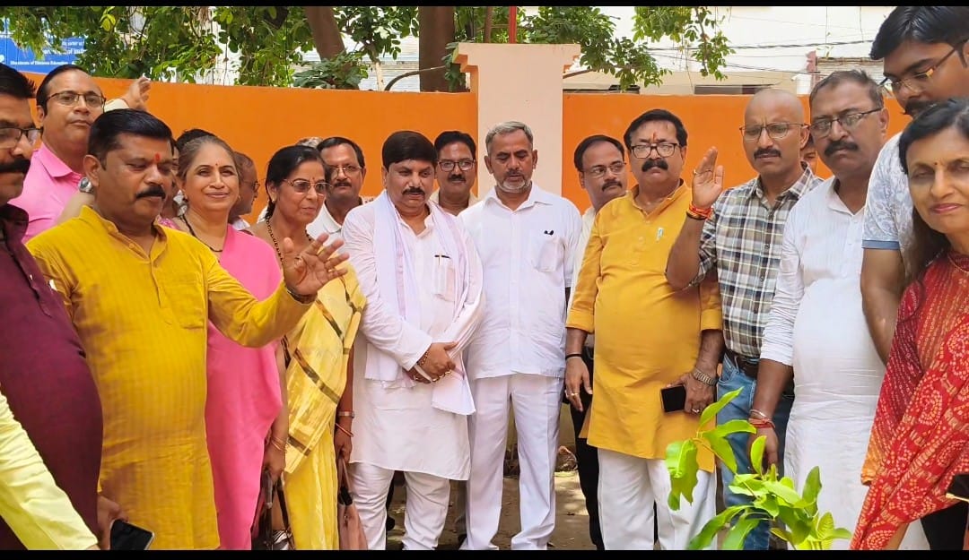 एक पेड़ माँ के नाम महाअभियान भाजपा वाराणसी महानगर के सभी 13 मंडलों में हुआ व्यापक वृक्षारोपण
