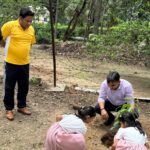 जिलाधिकारी ने अपने सरकारी आवास परिसर में पौधारोपण कर दिया पर्यावरण संरक्षण का संदेश