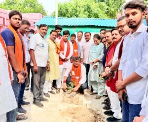 विधायक सौरभ श्रीवास्तव ने रामनगर में किया वृक्षारोपण