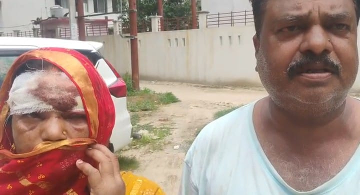 Couple attacked over old enmity; complaint filed against four named individuals.