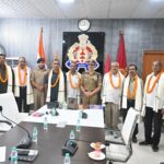 पुलिस आयुक्त कमिश्नरेट वाराणसी मोहित अग्रवाल द्वारा 05 उप निरीक्षक व 03 अन्य कर्मचारियों को उनके सेवानिवृत्त होने पर दी गयी भावभीनी विदाई।