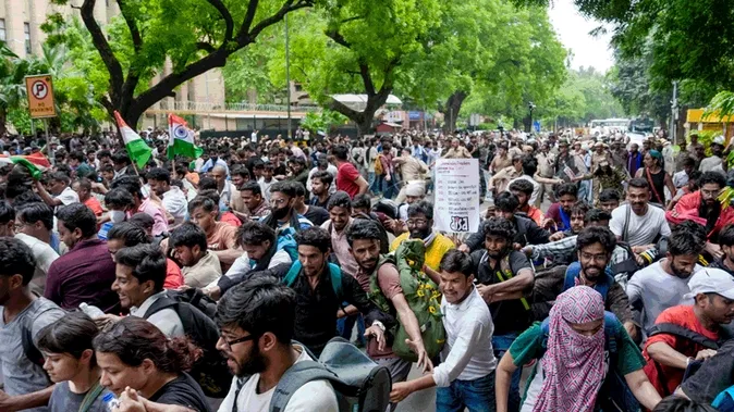 Over 2,000 criminals, 15 FIRs, 130 police personnel injured—police provide full details.