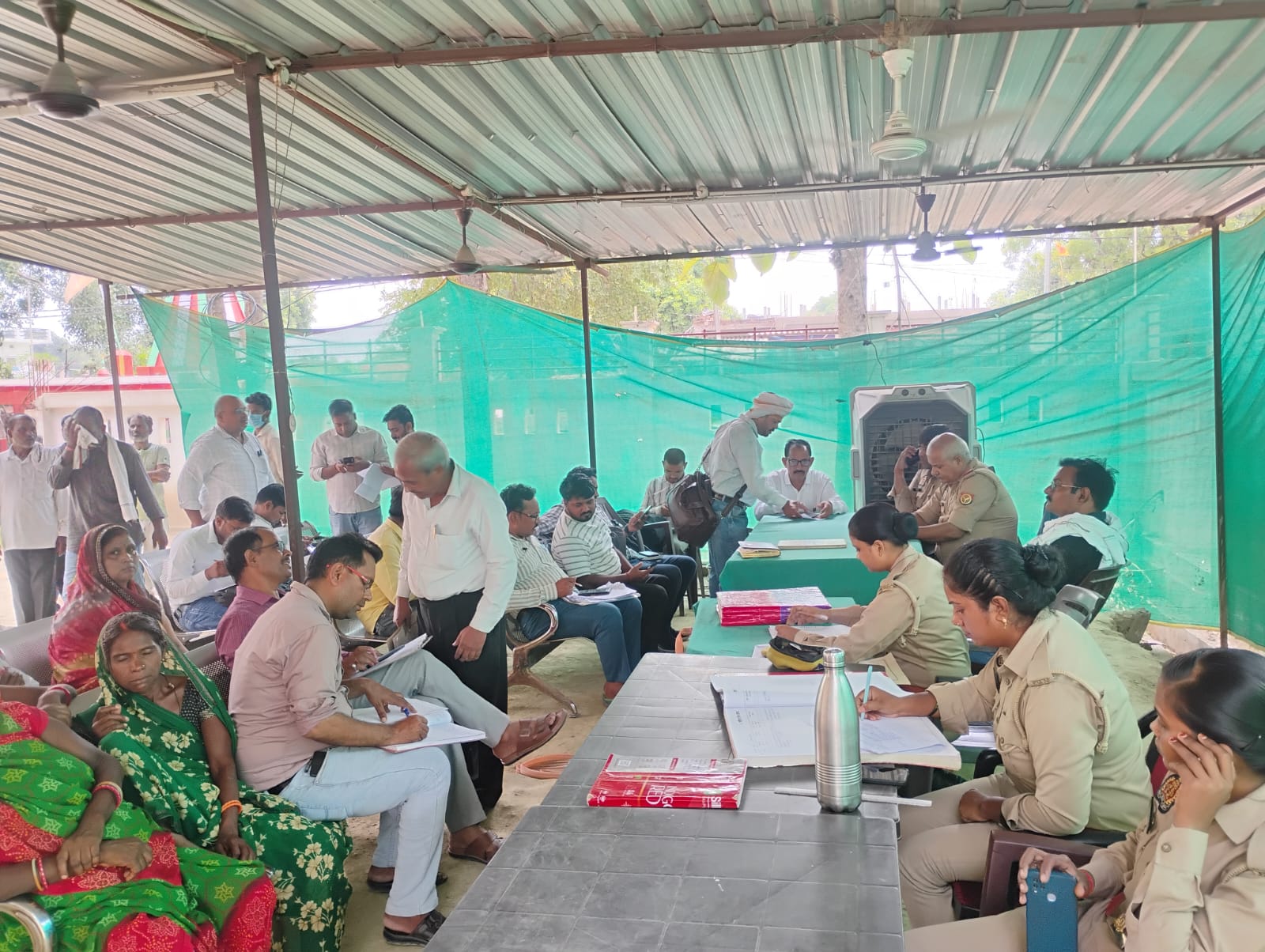 'Thana Diwas' (Police Station Day) was held at the Phulpur police station premises; five complaints were heard.