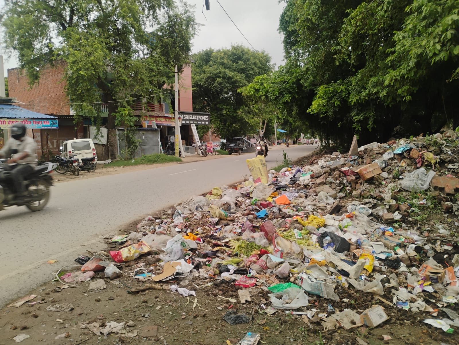Pindra Bazaar buried under heaps of filth; the area in front of the health center presents a dismal sight, raising fears of disease.
