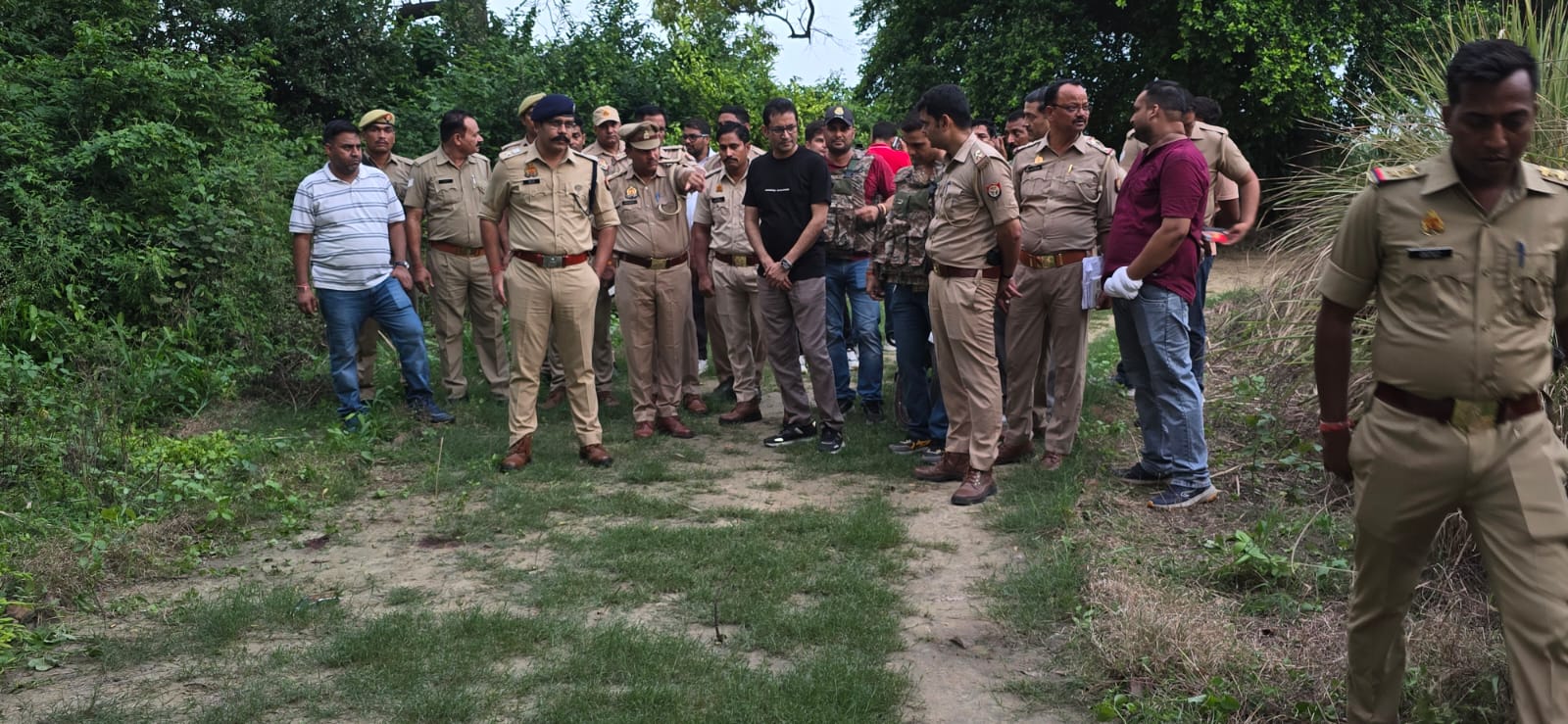In a joint operation by the STF and police in Baghpat, UP, a wanted criminal named Vipul—carrying a reward of ₹50,000—was killed in an encounter.