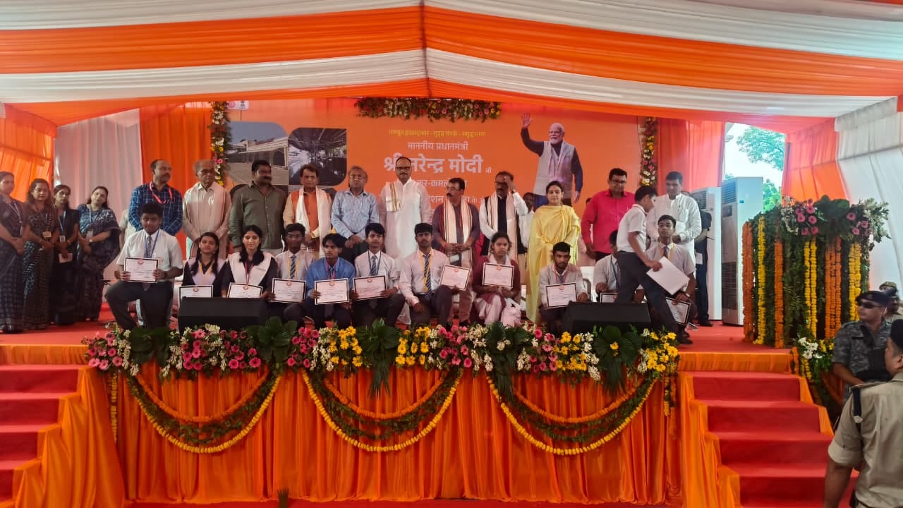 Prime Minister Modi inaugurates the redeveloped Aishbagh Junction; the station has become world-class at a cost of ₹24.13 crore.