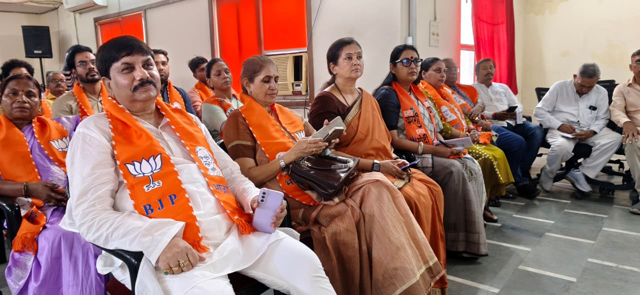 महानगर कार्यालय गुलाब बाग में प्रधानमंत्री के ‘मन की बात’ का हुआ सामूहिक श्रवण, नेपाल त्रासदी एवं दिवंगत पदाधिकारी को’दी गई श्रद्धांजलि