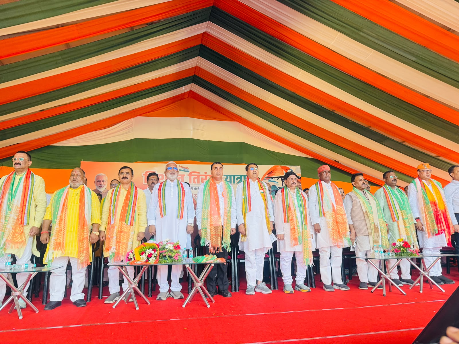 काशी में उमड़ा राष्ट्रभक्ति का जनसमूह, विशाल तिरंगा यात्रा से गूंजी शिवनगरी, हजारों युवाओं और बच्चों ने रचा इतिहास