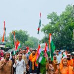 भारत माता के जयघोष के साथ मुसधारा बारिश में भी रविशंकर सिंह ने निकाली तिरंगा यात्रा रैली