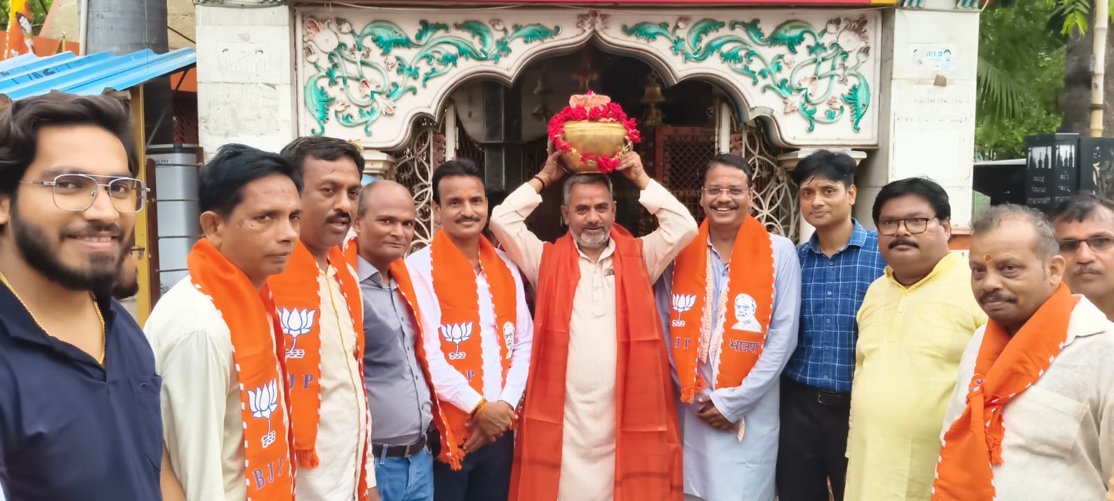 A grand Kalash Yatra was organized by the Bharatiya Janata Party in the Bageshwari Mandal of the North Assembly constituency to mark the 650th birth anniversary of Saint Guru Shiromani Ravidas.