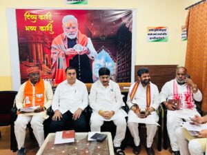 तिरंगा यात्रा को भव्य एवं ऐतिहासिक बनाने के लिए जनप्रतिनिधियों के साथ महानगर कार्यालय में हुई महत्वपूर्ण बैठक