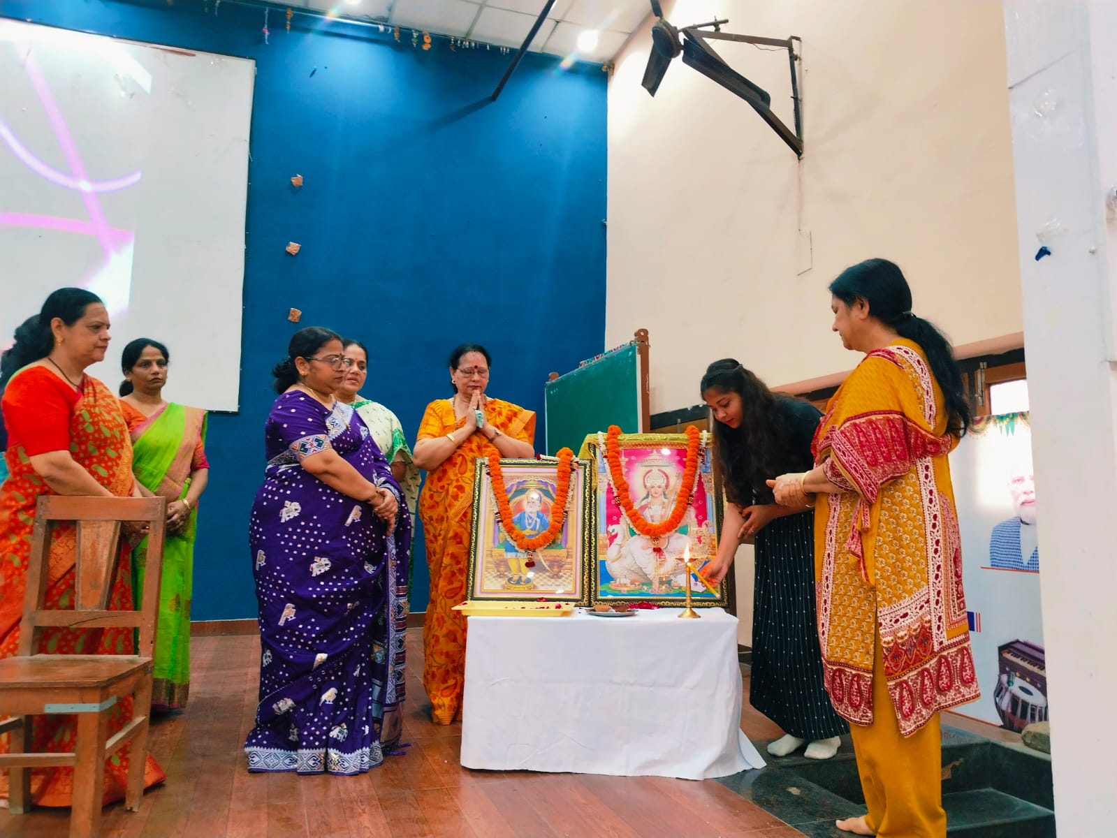 A solo play was staged by Poulami Ghosh at Shri Agrasen Kanya PG College.