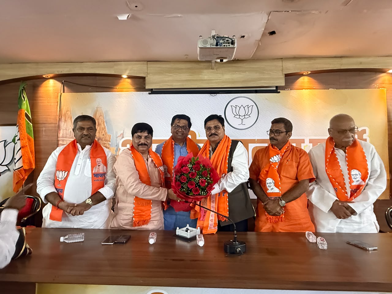 Introduction and Felicitation Ceremony for Newly Appointed Office-Bearers of BJP Varanasi Metropolitan Unit Concludes