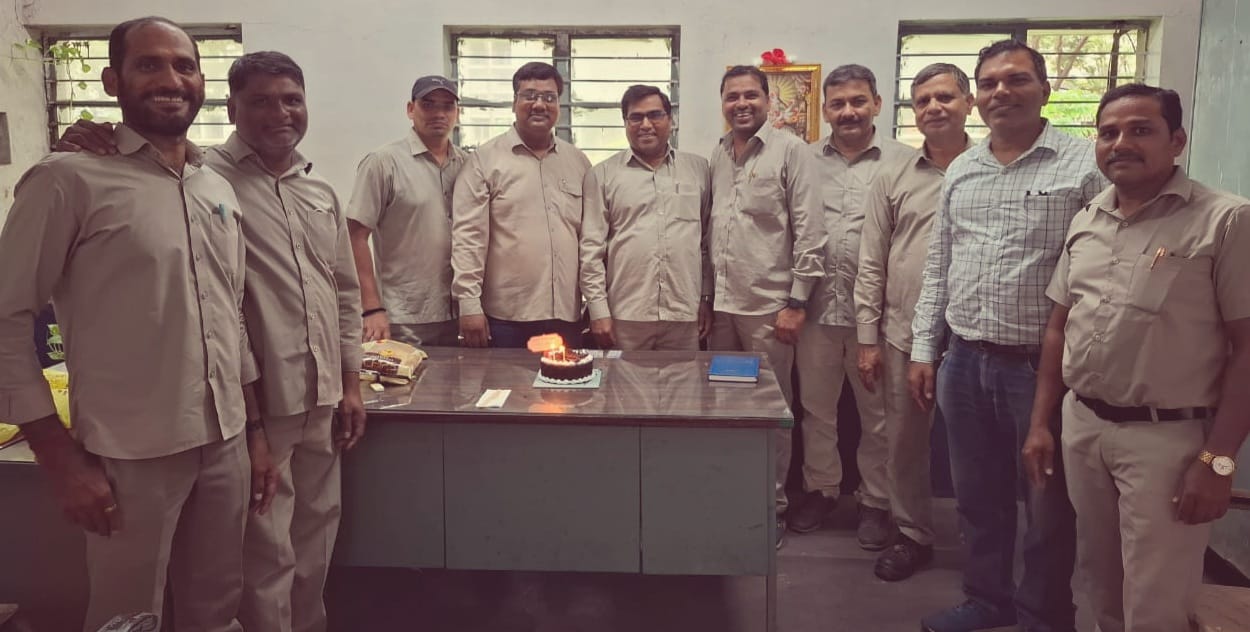 हैदराबाद में मनाया गया काशी के युवा कवि व गीतकार सुनील कुमार सेठ का जन्मदिवस