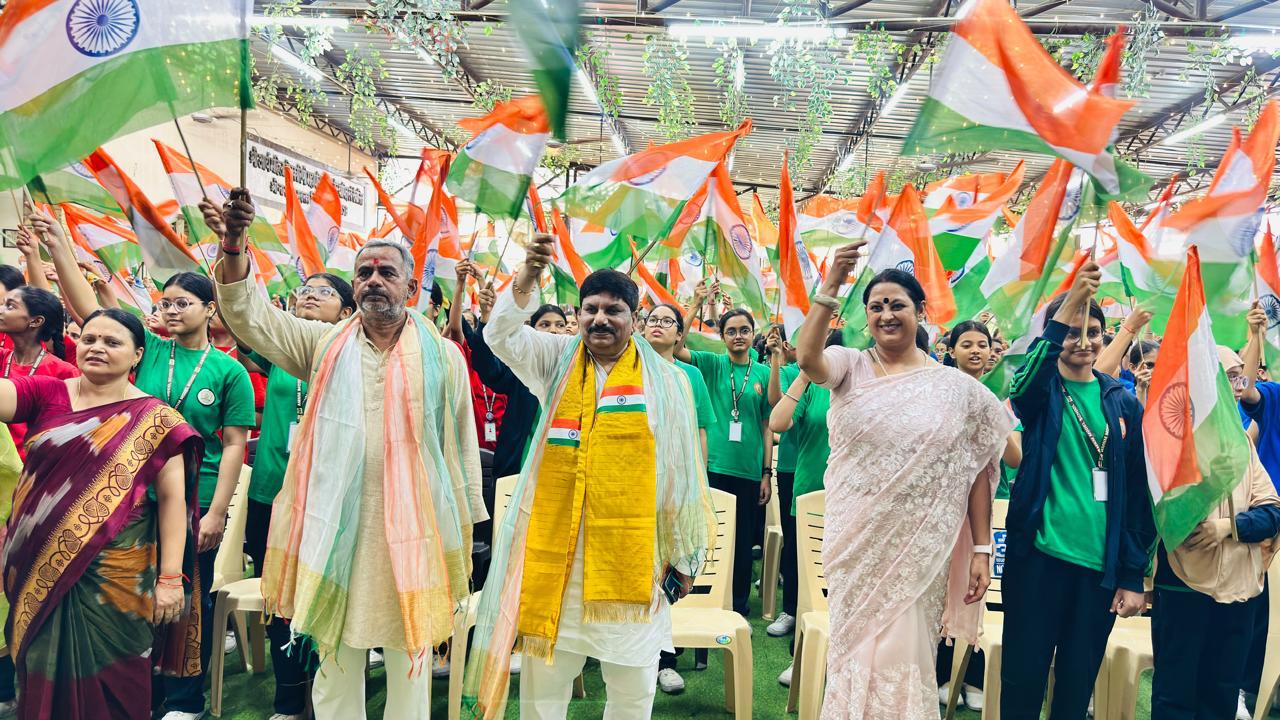 आर्य महिला कॉलेज में ‘हर घर तिरंगा एवं हर मन तिरंगा’ अभियान के तहत भव्य तिरंगा वितरण एवं सांस्कृतिक कार्यक्रम सम्पन्न
