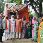 'Kalash Vandan Yatra' carrying the messages of Saint Ravidas reaches Pindra; devotees accord it a grand welcome.