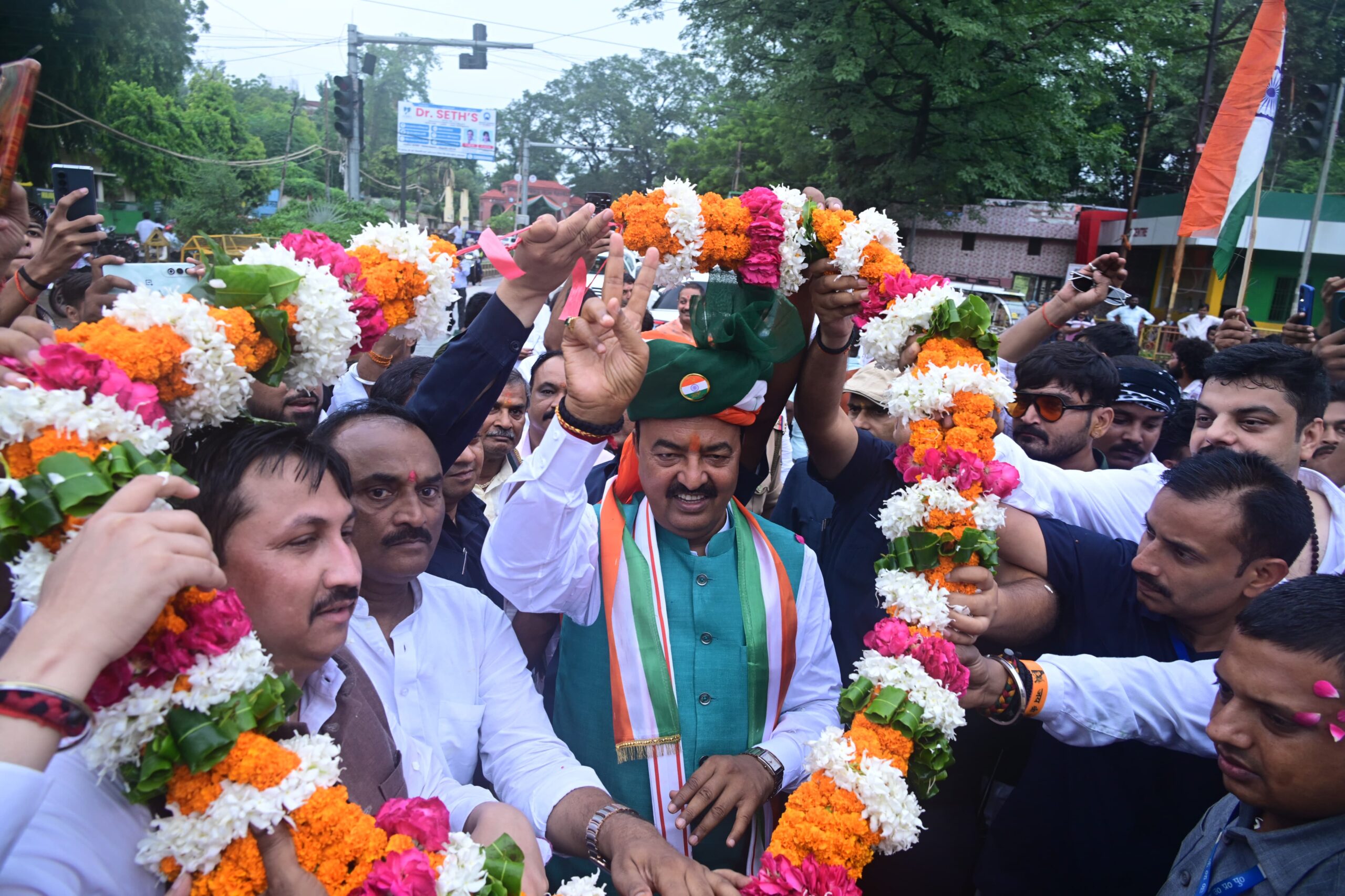 स्वतंत्रता दिवस पर प्रयागराज में गूंजा राष्ट्रभक्ति का जयघोष, उपमुख्यमंत्री केशव प्रसाद मौर्य ने विशाल बाइक रैली को दिखाई हरी झंडी