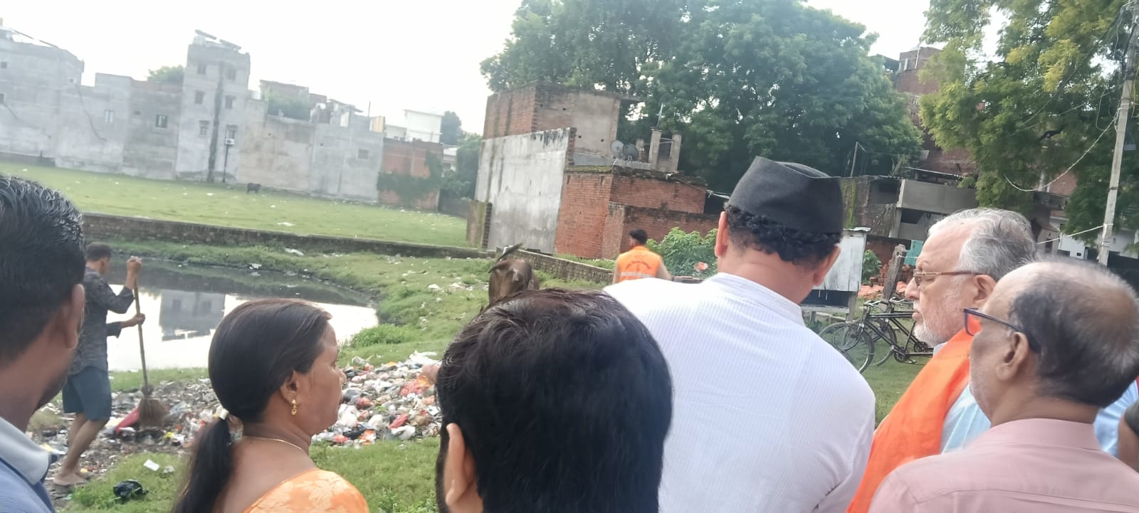प्रभारी मंत्री सुरेश कुमार खन्ना ने वाराणसी में सफाई व्यवस्था का किया औचक निरीक्षण
