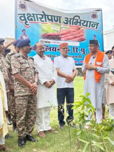 साकेत नगर में चला बृहद स्वच्छता अभियान, जन जागरूकता रैली और पौधरोपण कार्यक्रम आयोजित