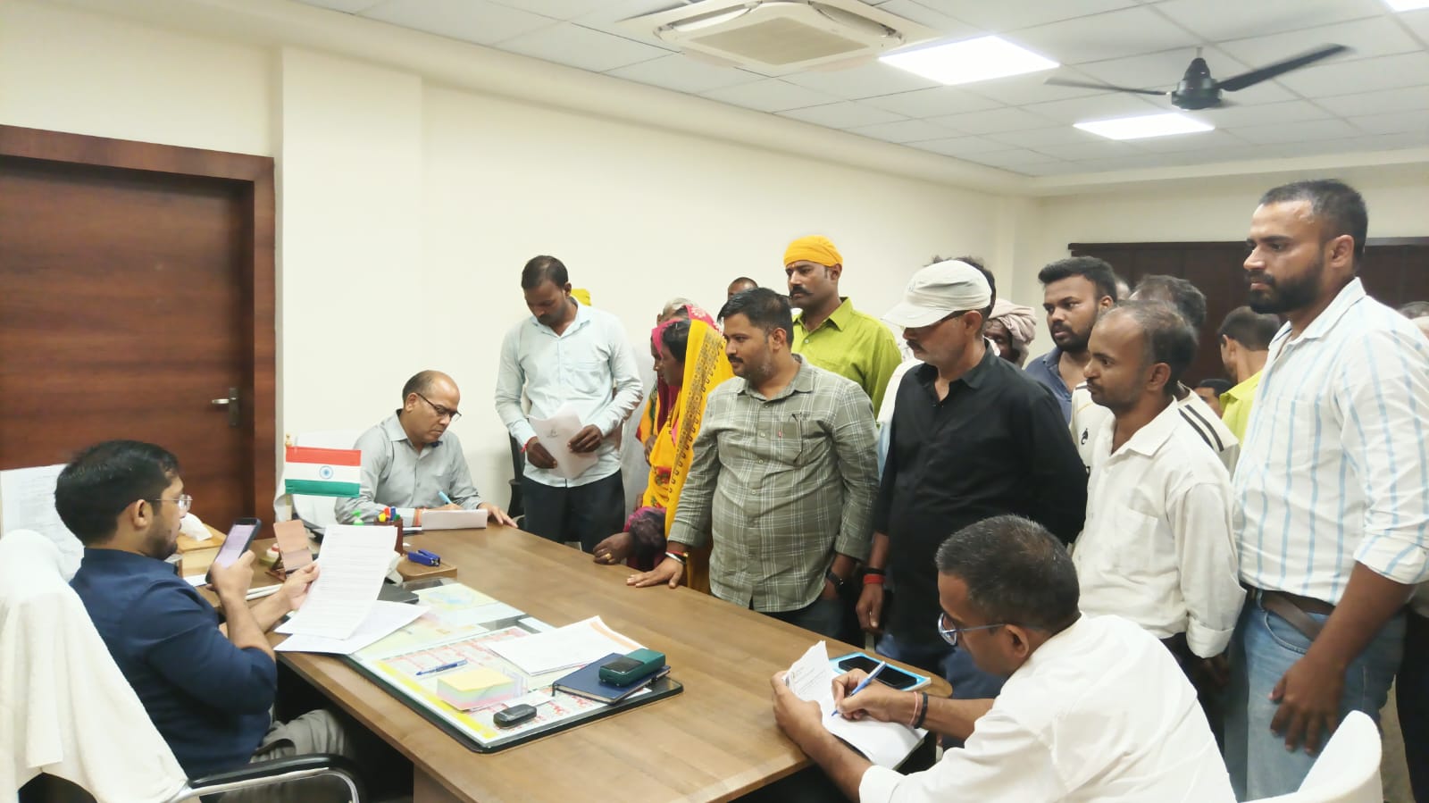 Dozens of villagers from Banrasiya met the District Magistrate and submitted a memorandum.