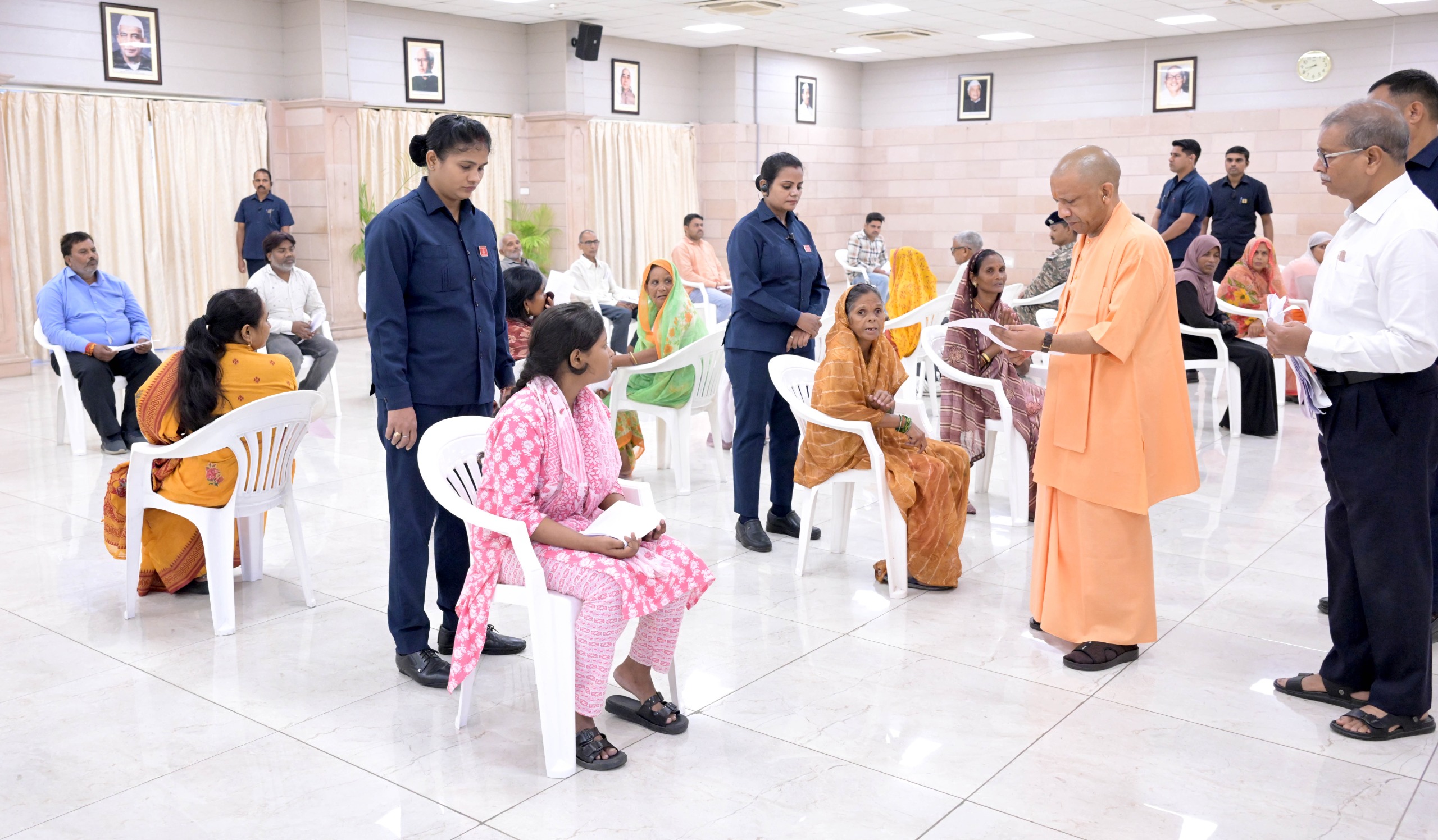 छोटी घटनाएं बड़ी न बनें, डीएम-एसपी रखें नजरः मुख्यमंत्री