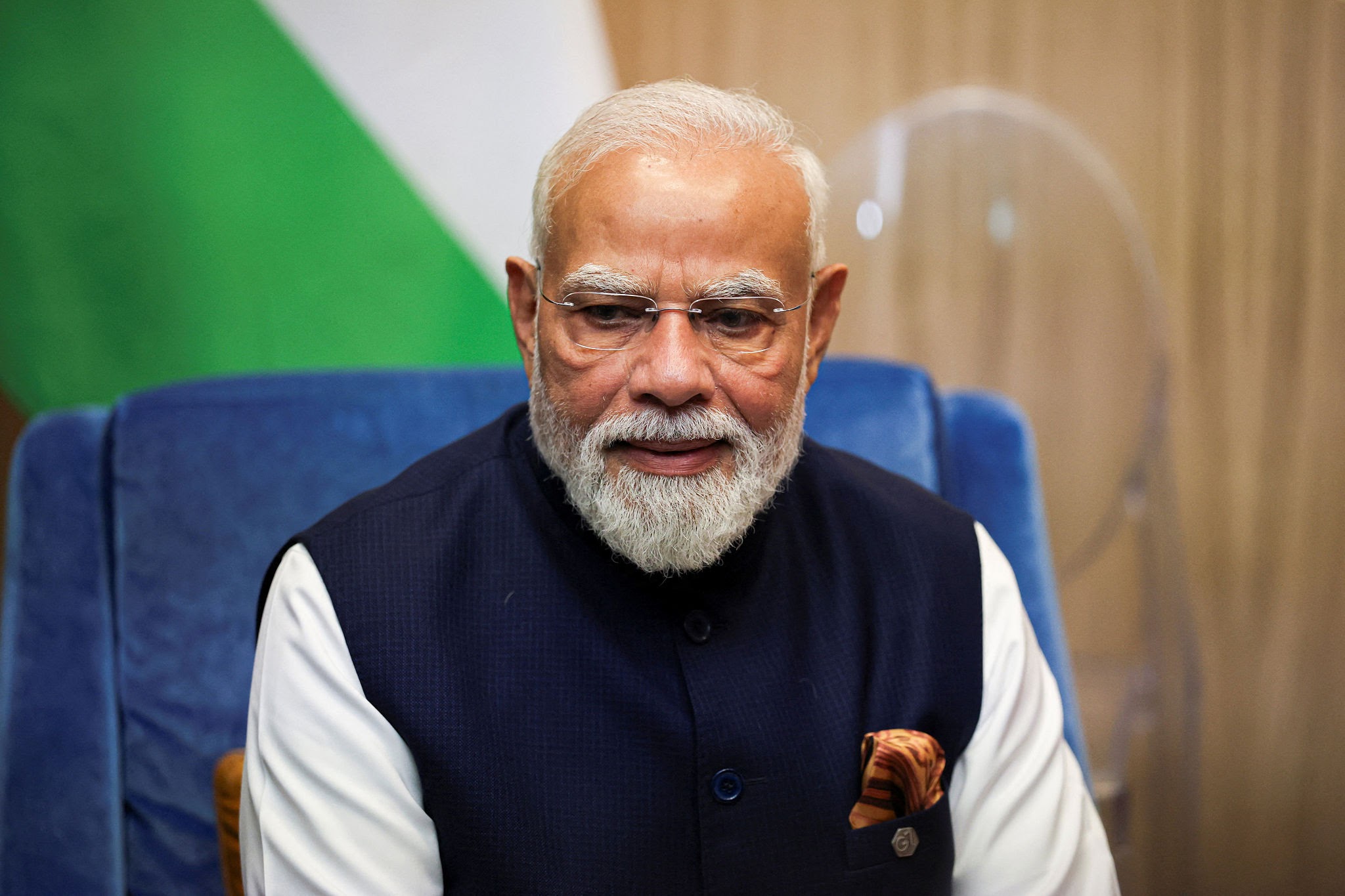पीएम मोदी ने एसआरसीसी के पूर्व छात्रों को खास अंदाज में संबोधित किया