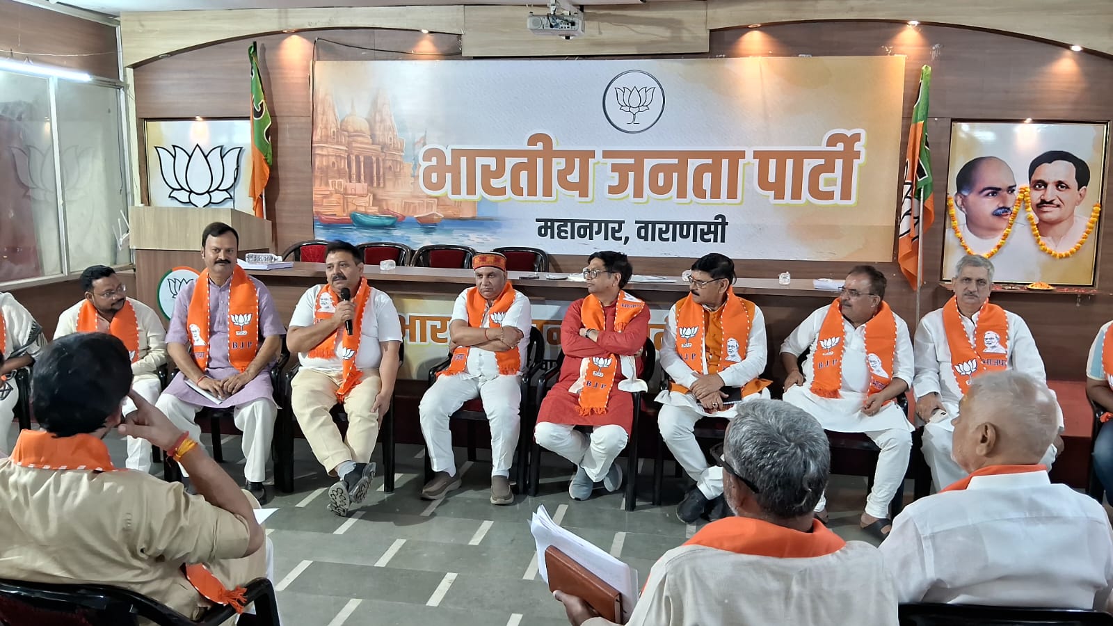 A crucial BJP meeting regarding the Graduate and Teacher MLC elections was held at the party's Gulabbagh office in Varanasi.