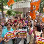 The BJP Mahila Morcha staged a protest on Monday at the Congress city office in Maidagin.